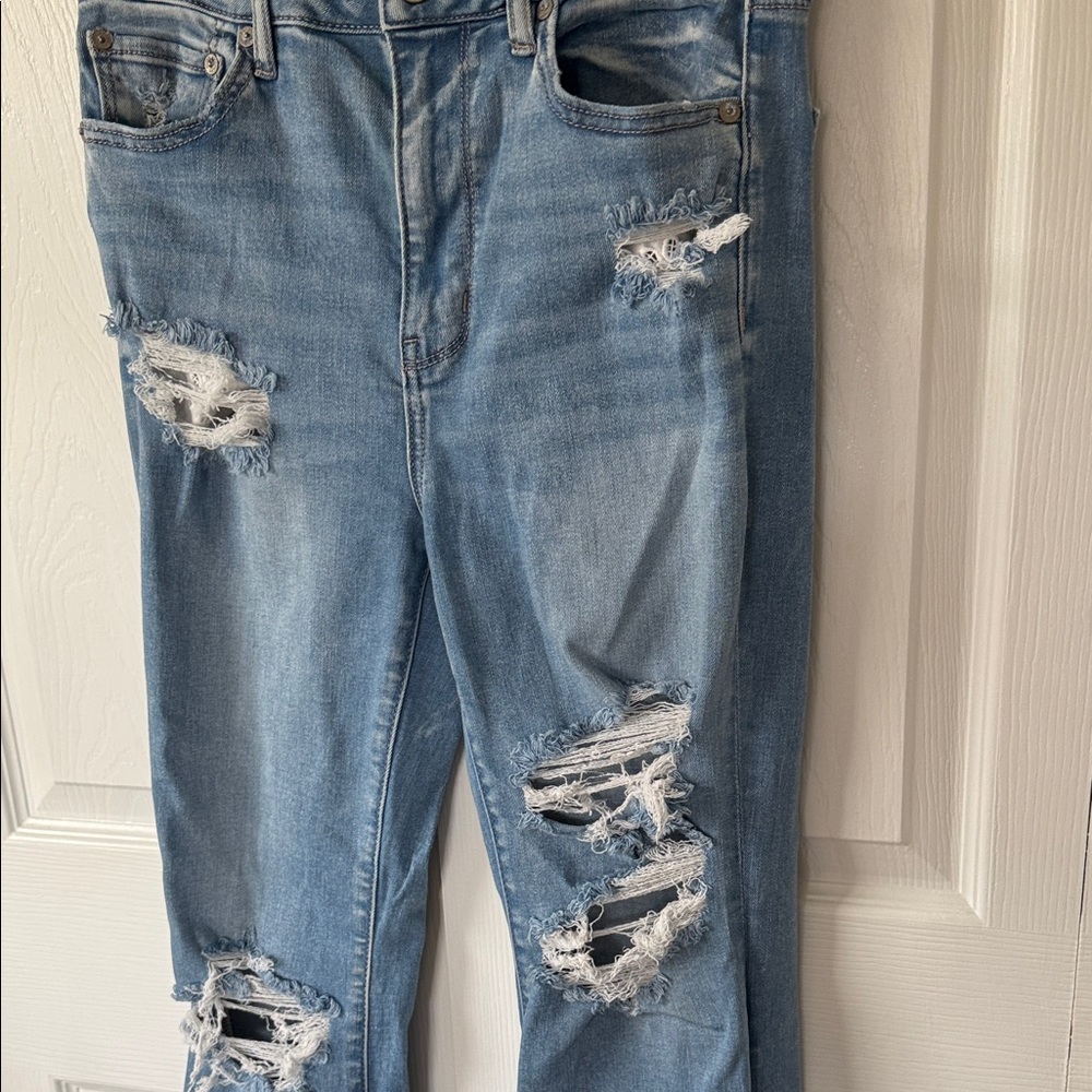 American Eagle Outfitters Light Blue Distressed Straight Leg Jeans, size 8 - Picture 2 of 9